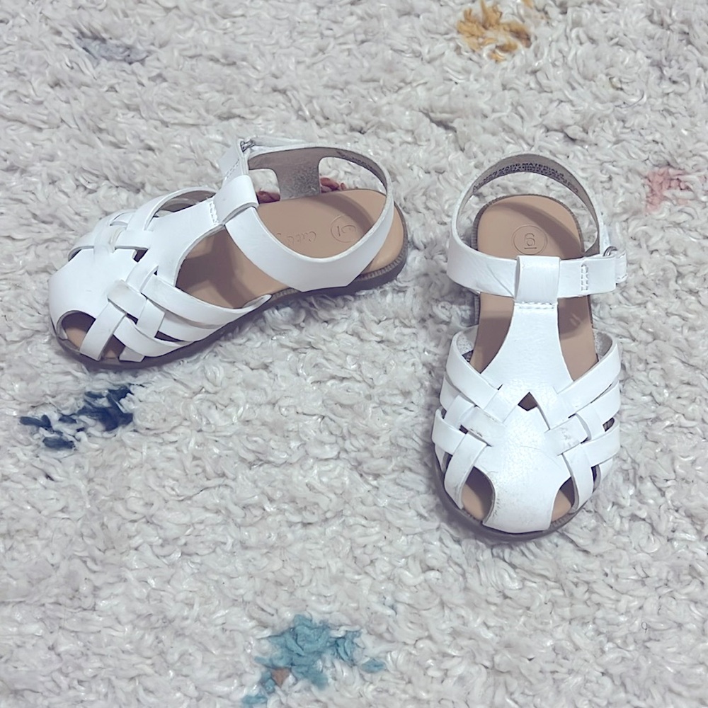 White toddler sandals Size 6